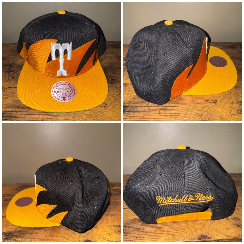 Tennessee Volunteers Mitchell & Ness Sharktooth Snapback Mens Black Orange NEW